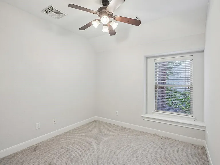 90 Panterra Way — Photo 31