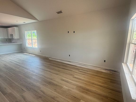 5th image of 844 Primrose Cir