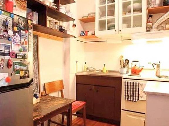 4th image of 714 Leonard St #2