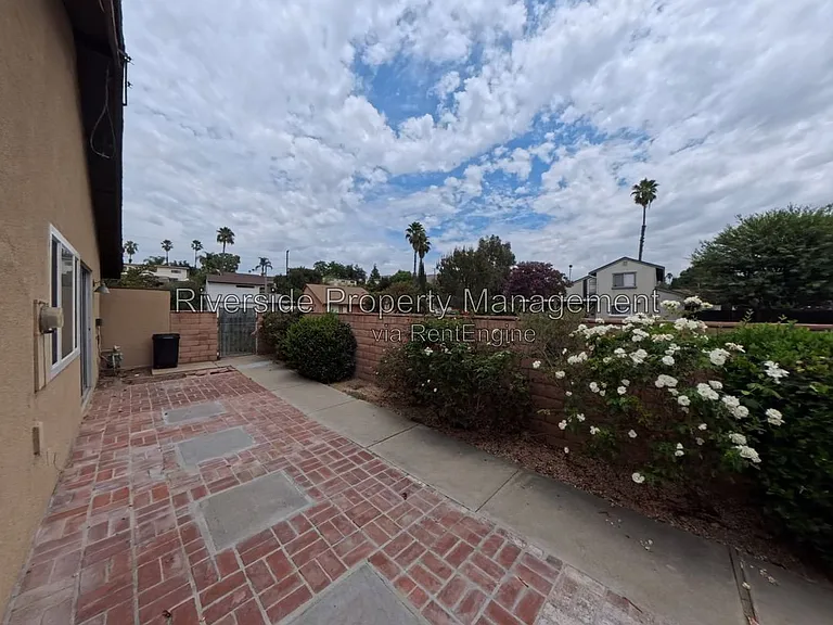 5025 Pearblossom Dr — Photo 29