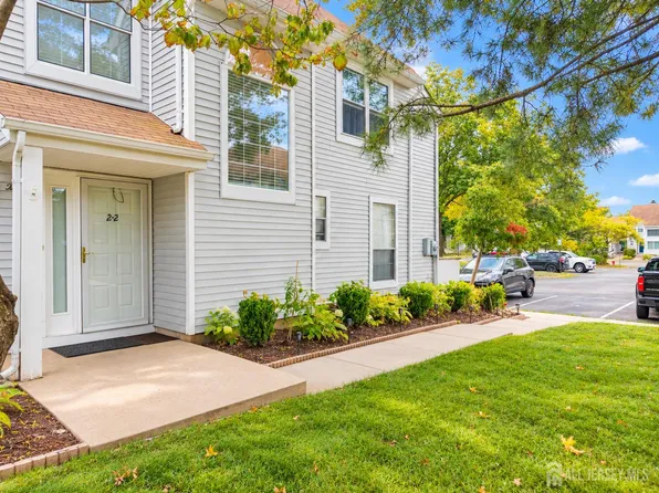 22 Borelle Sq, Parlin, NJ 08859
