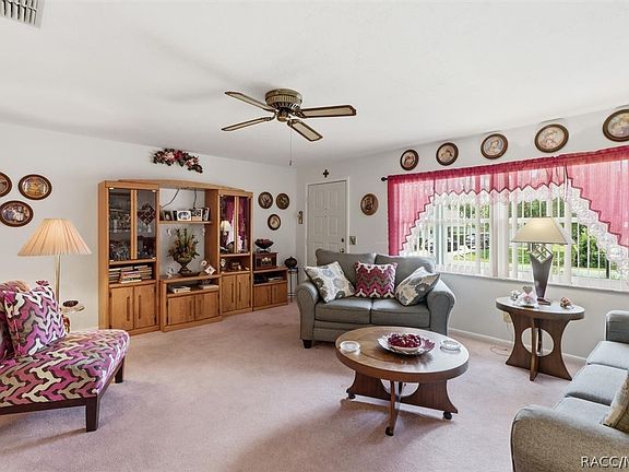 5th image of 109 W Sugarberry Ln