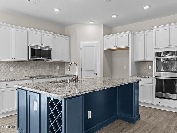 3rd image of 617 Edgeside Drive SE