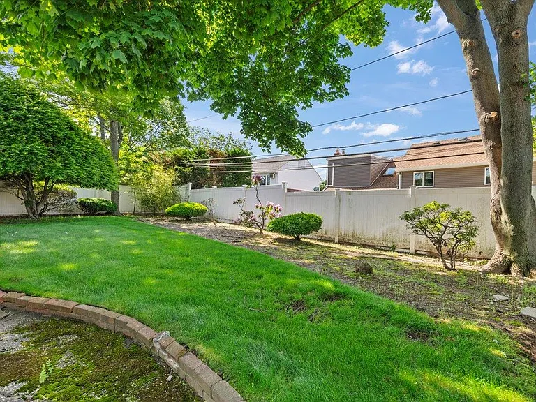 11 Halcourt Dr — Photo 10