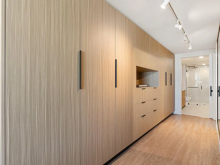 Venue Residences — Photo 9
