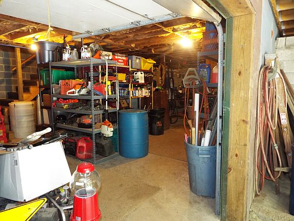 3rd image of 102 Hummingbird Ln