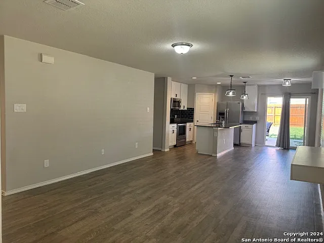 3 bed, 2.0 bath, 1248 sqft, $1,550 — Photo 3