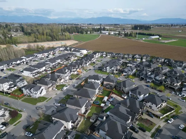 2885 Clearbrook Rd, Abbotsford, BC V2T 2Z6