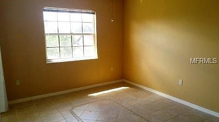 3rd image of 842 Hunt Cir