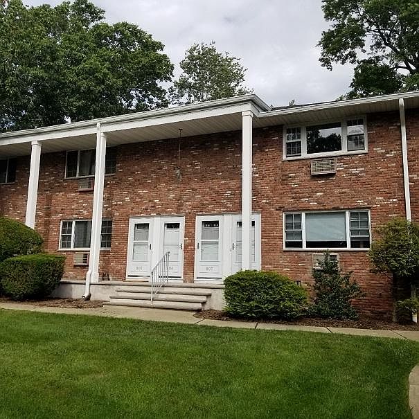 1st image of 806 Washington Dr #806