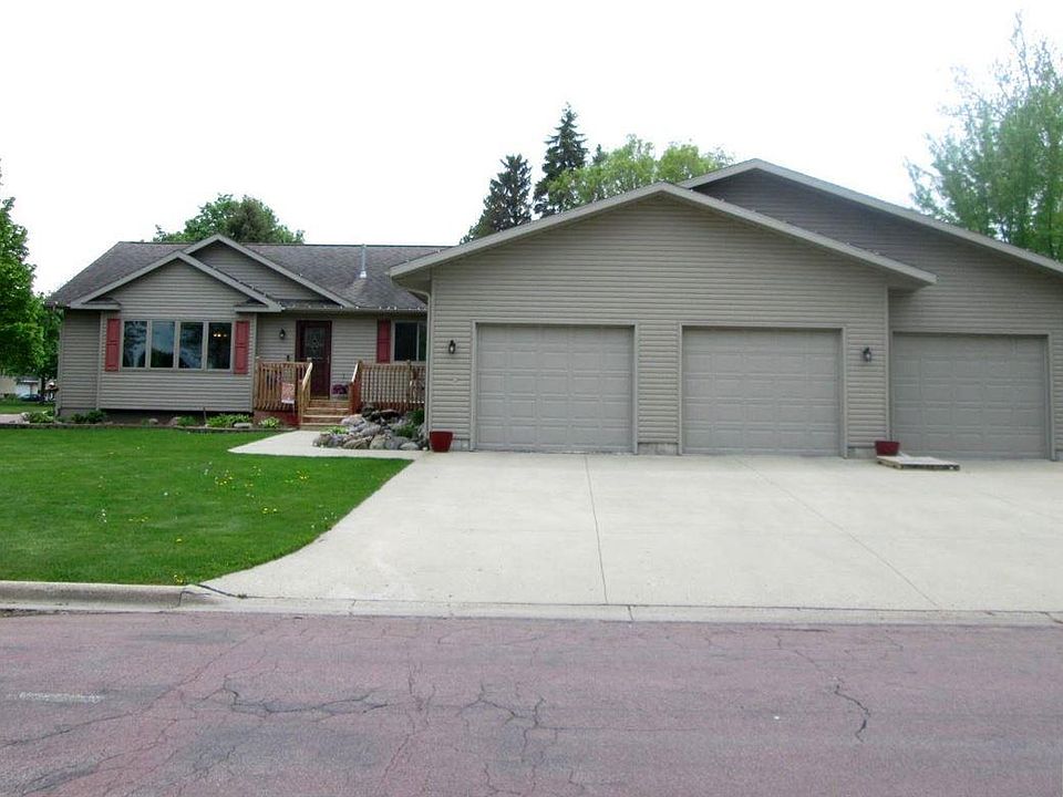 1st image of 320 10th Ave N