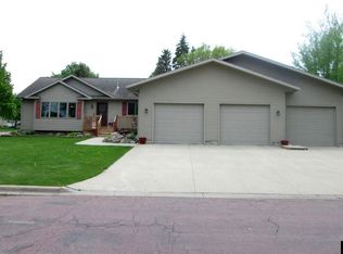 320 10th Ave N, Saint James, MN 56081