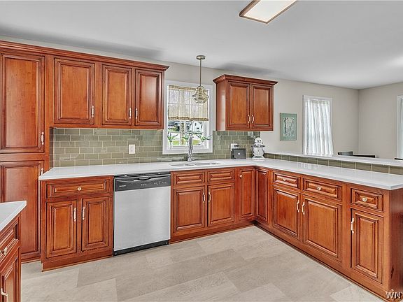 4th image of 5105 Townline Rd