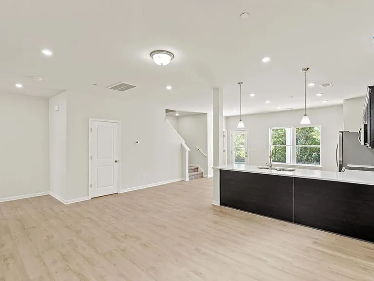 222 Emmett Dr — Photo 8