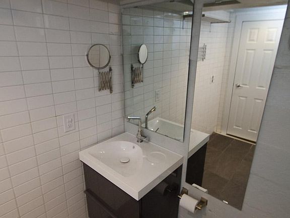 4th image of 1901 Deer Park Ave #4