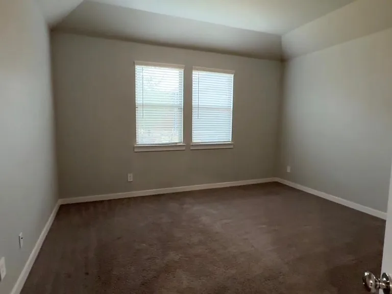 2604 Green River Rd — Photo 8