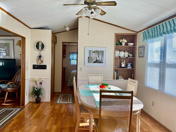 4th image of 5374 SE 64th Avenue