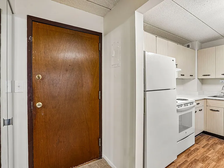 Lincoln Tower Apartments — Photo 35