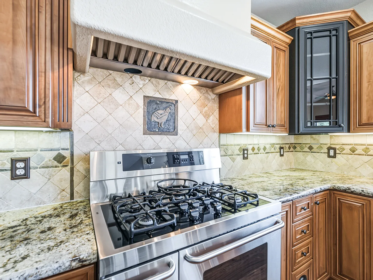 3 bed, 3.5 bath, 3566 sqft, $6,000 — Photo 4