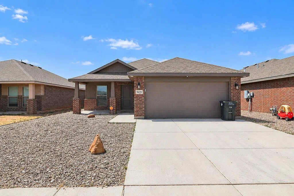 3 bed, 2.0 bath, 1450 sqft, $2,500 — Photo 1