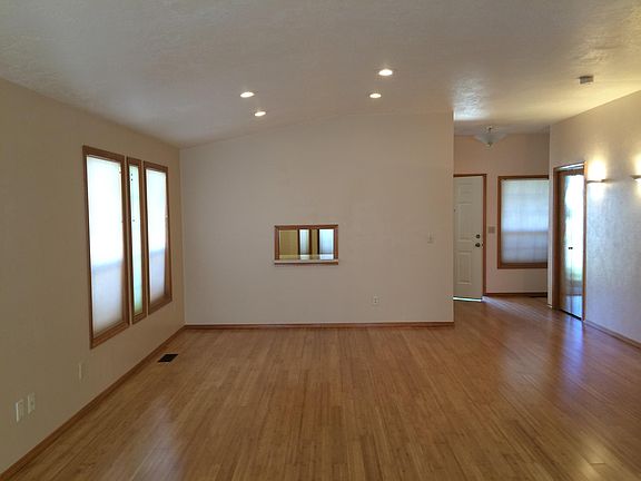 5th image of 3002 NE Glacier Way