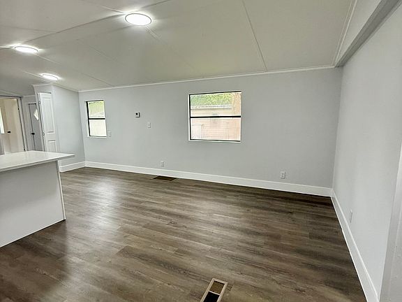 5th image of 516 De Resine Carre St