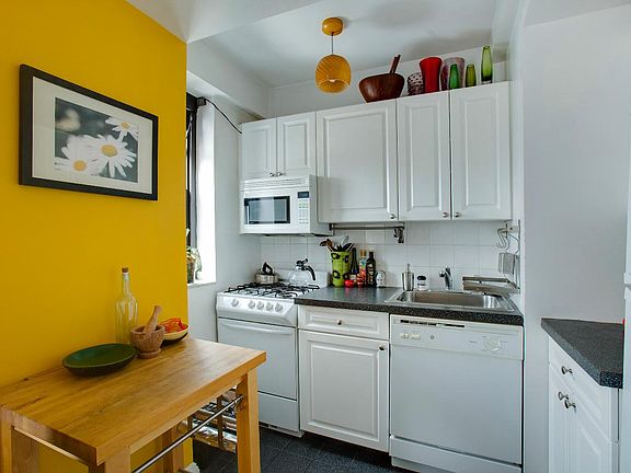 4th image of 200 E 16th St APT 16G
