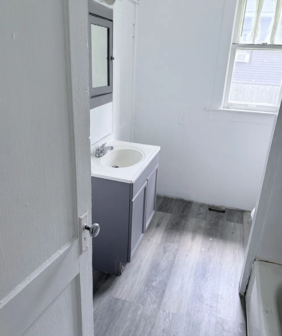 3 bed, 801 sqft, $1,200 — Photo 3