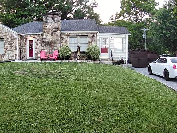 3rd image of 423 Circle Dr
