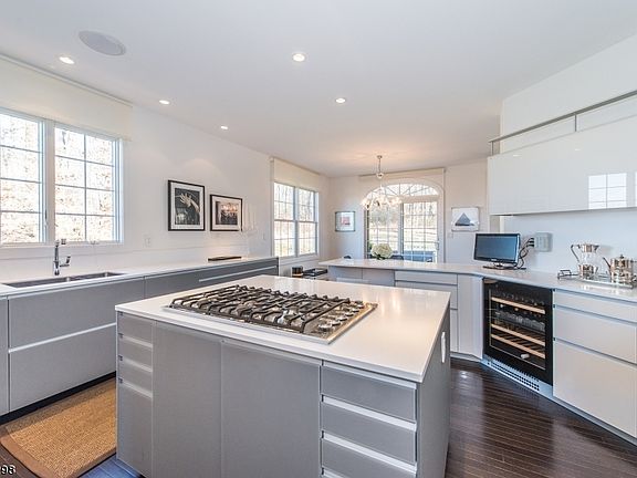 5th image of 17 Kovach Ct