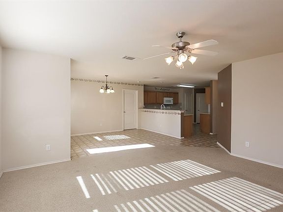 3rd image of 2046 Kingsbridge Dr