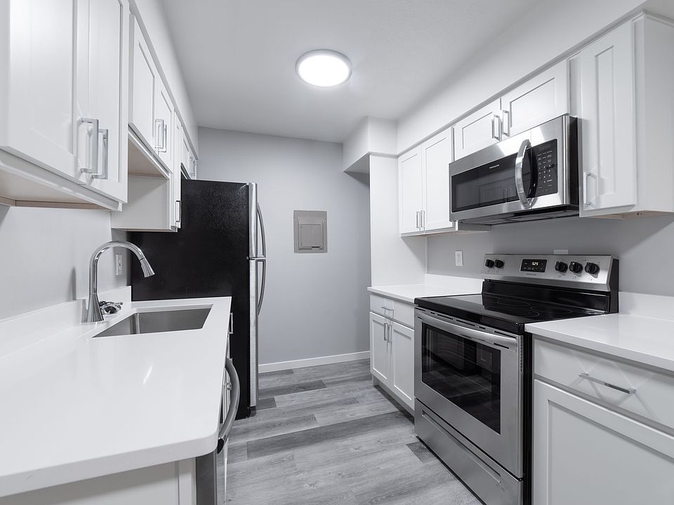 Chardon Place Apartments and Townhomes 101 Meadowlands Dr Chardon OH