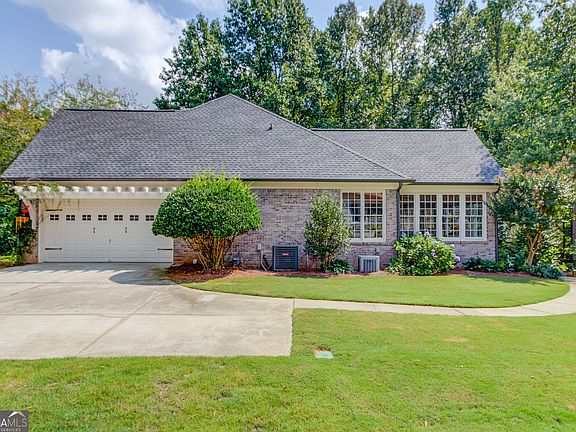 5th image of 951 Providence Ln