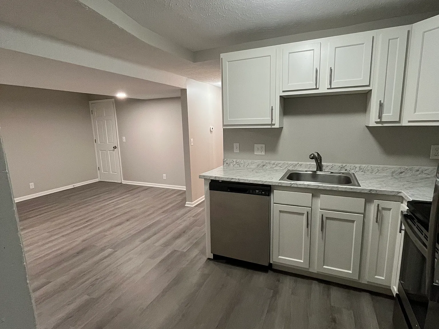 2 bed, 500 sqft, $1,300 — Photo 4