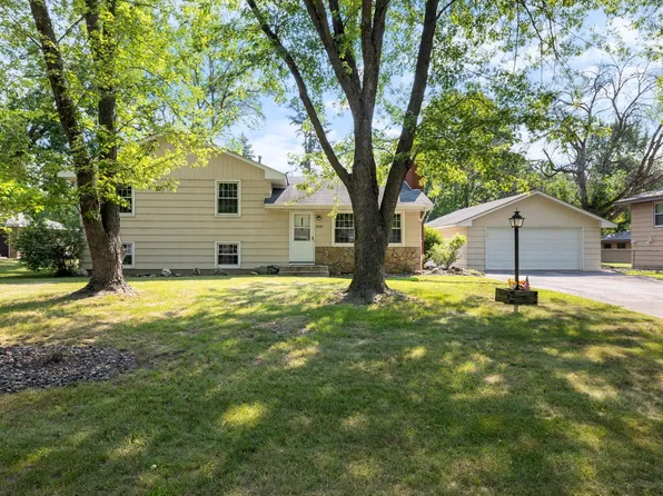 9508 Oliver Ave N, Brooklyn Park, MN 55444