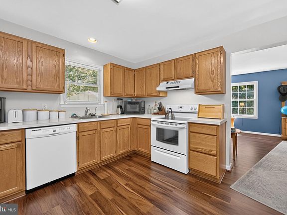 5th image of 1332 Telegraph Rd