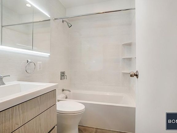 5th image of 214 E 24th St APT 5D