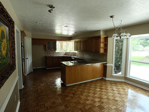 3rd image of 3527 Deerbrook Dr