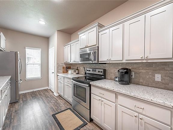 3rd image of 3410 Summerway Dr