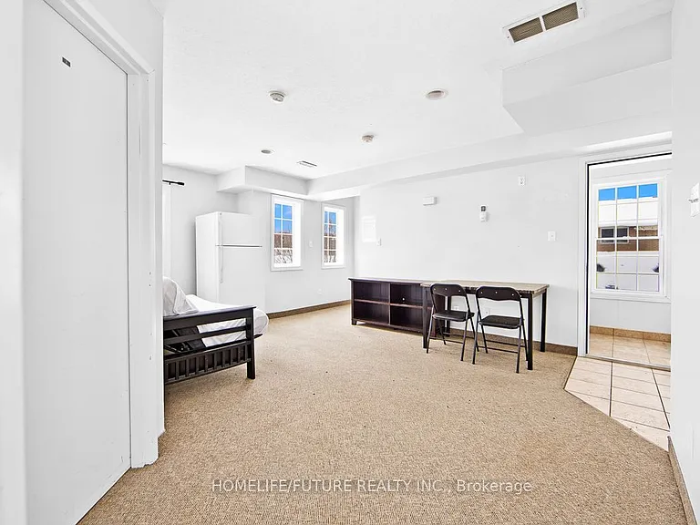 327 Spruce St #A — Photo 8