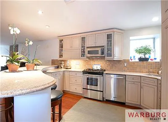 Sold by Warburg | media 28