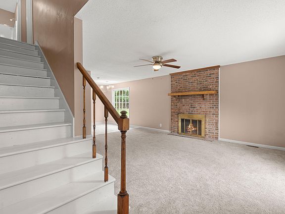 4th image of 105 Dragonfly Ct