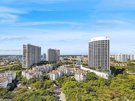 4th image of 3000 Island Blvd APT 2002