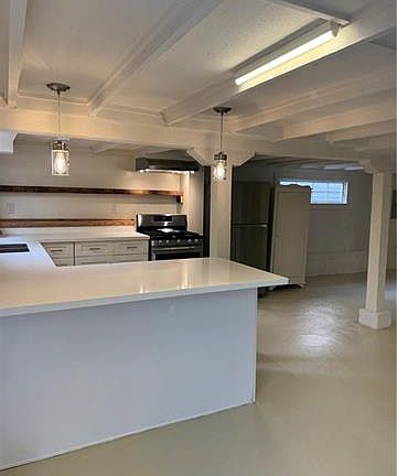 4th image of 2613 Carondelet St #B
