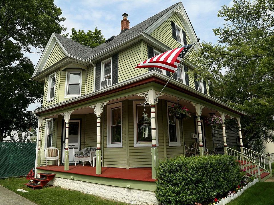 1st image of 81 E. Mineola Avenue