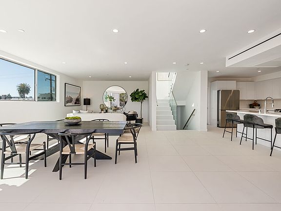 4th image of 621 N Kings Rd #3