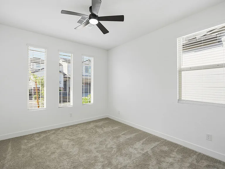21435 W Meadowbrook Ave — Photo 15