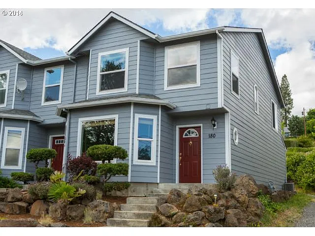 180 Overlanders Dr photo 1