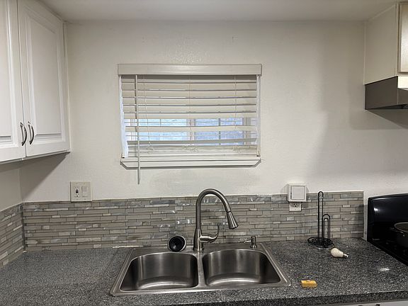 3rd image of 226 Farragut Ave #B