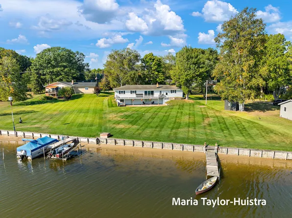 16040 Robrick Ave, Grand Haven, MI 49417